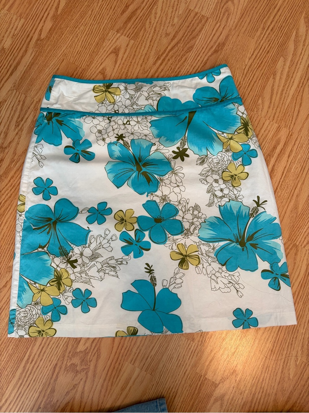 Floral Y2K A-Line Midi Fairy skirt - White with tropical Flowers
